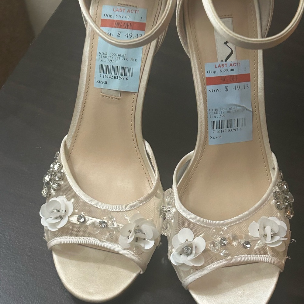 Elegant Cream Floral Embellished Women's Sandals